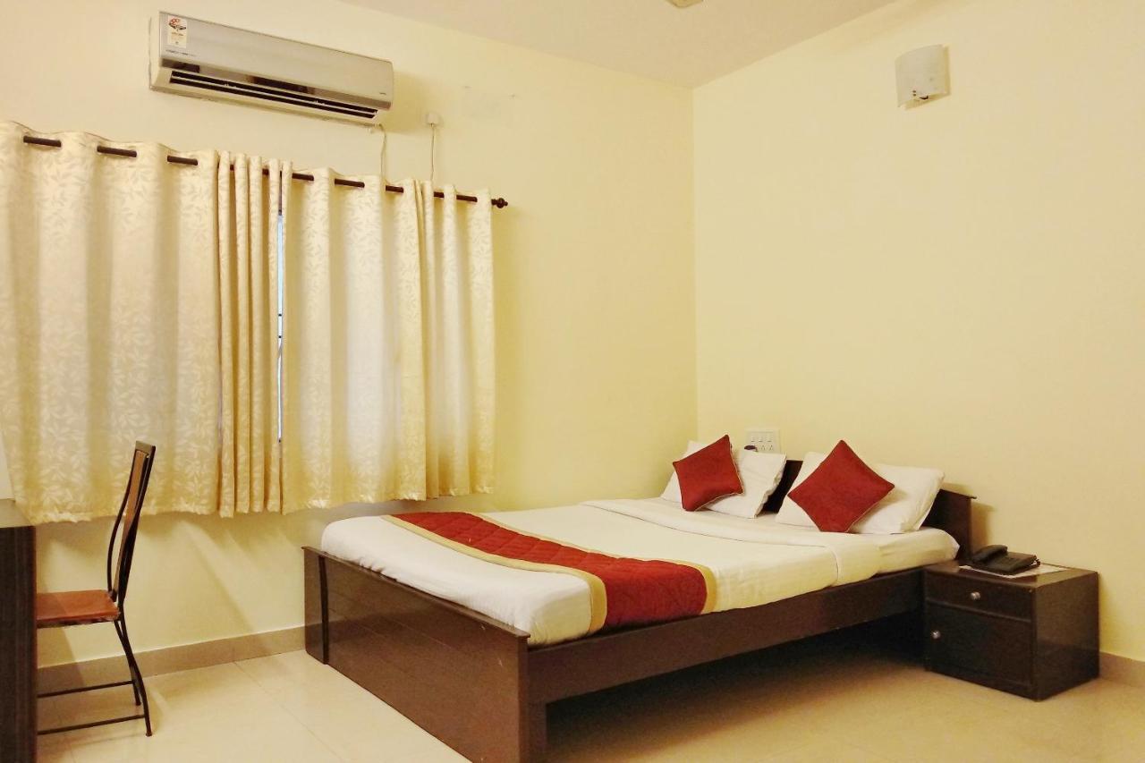 Super Oyo Capital O Premium Hotel Victoria Heights Near Sri Someshwara Swami Temple Bangalore Exterior foto