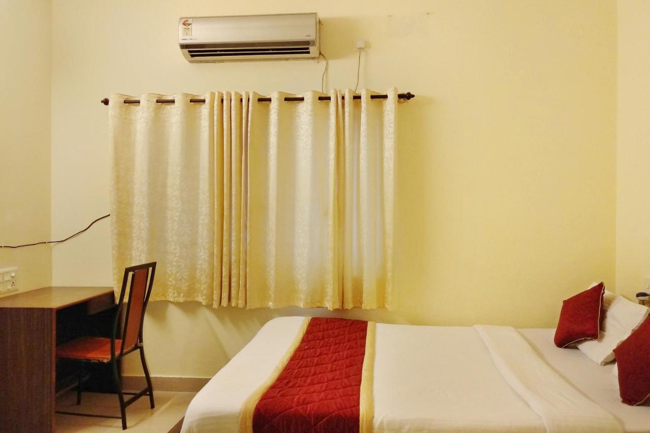 Super Oyo Capital O Premium Hotel Victoria Heights Near Sri Someshwara Swami Temple Bangalore Exterior foto
