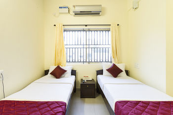 Super Oyo Capital O Premium Hotel Victoria Heights Near Sri Someshwara Swami Temple Bangalore Exterior foto